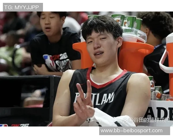 杨瀚森连续出战八场后首度缺席比赛上半场未能上场引发关注